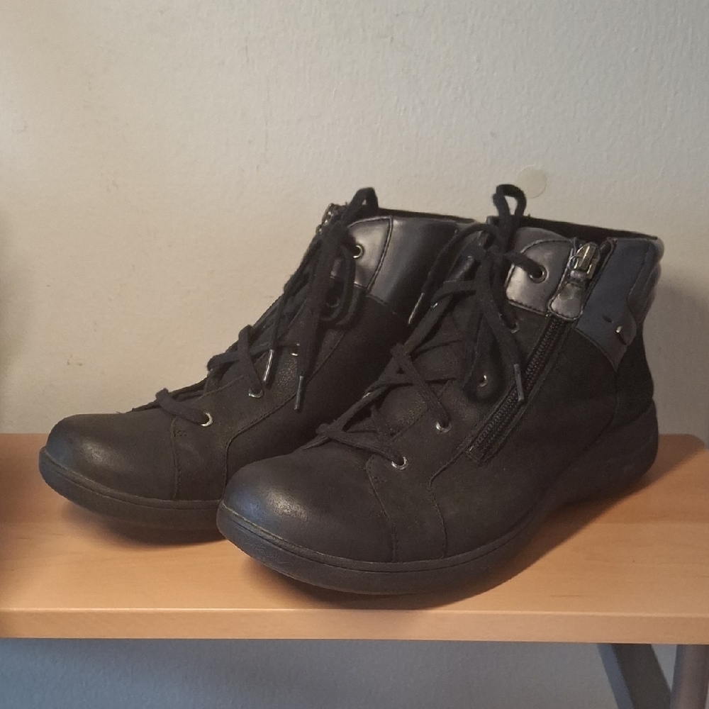 Aravon Rev Stridarc Waterproof Low Boots | Black Leather | Womens 8.5 D